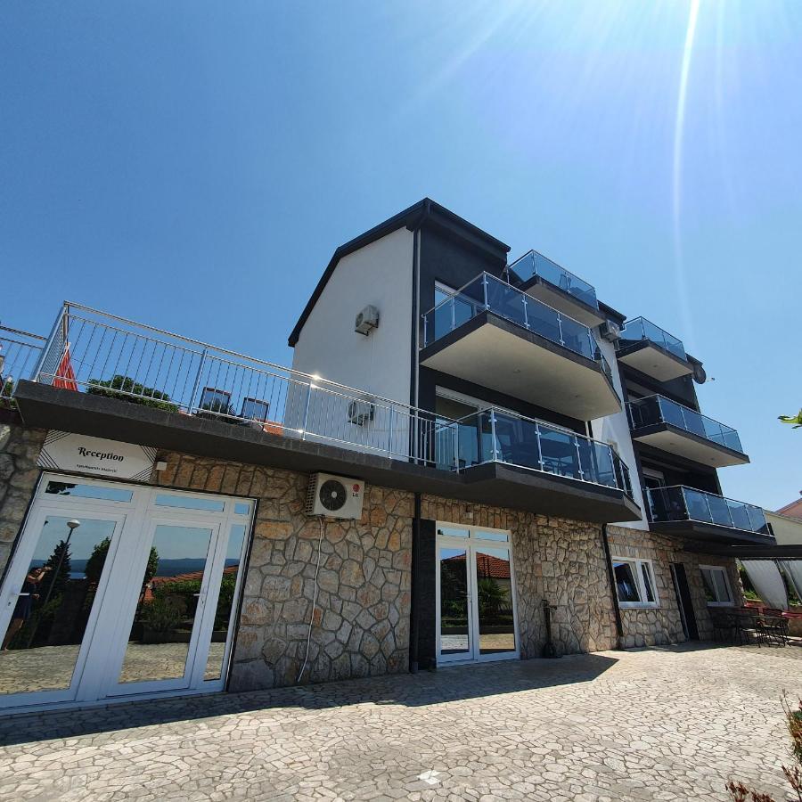 Apartments Blazevic, Heated Pool&Jacuzzi ดรามัลย์ ภายนอก รูปภาพ