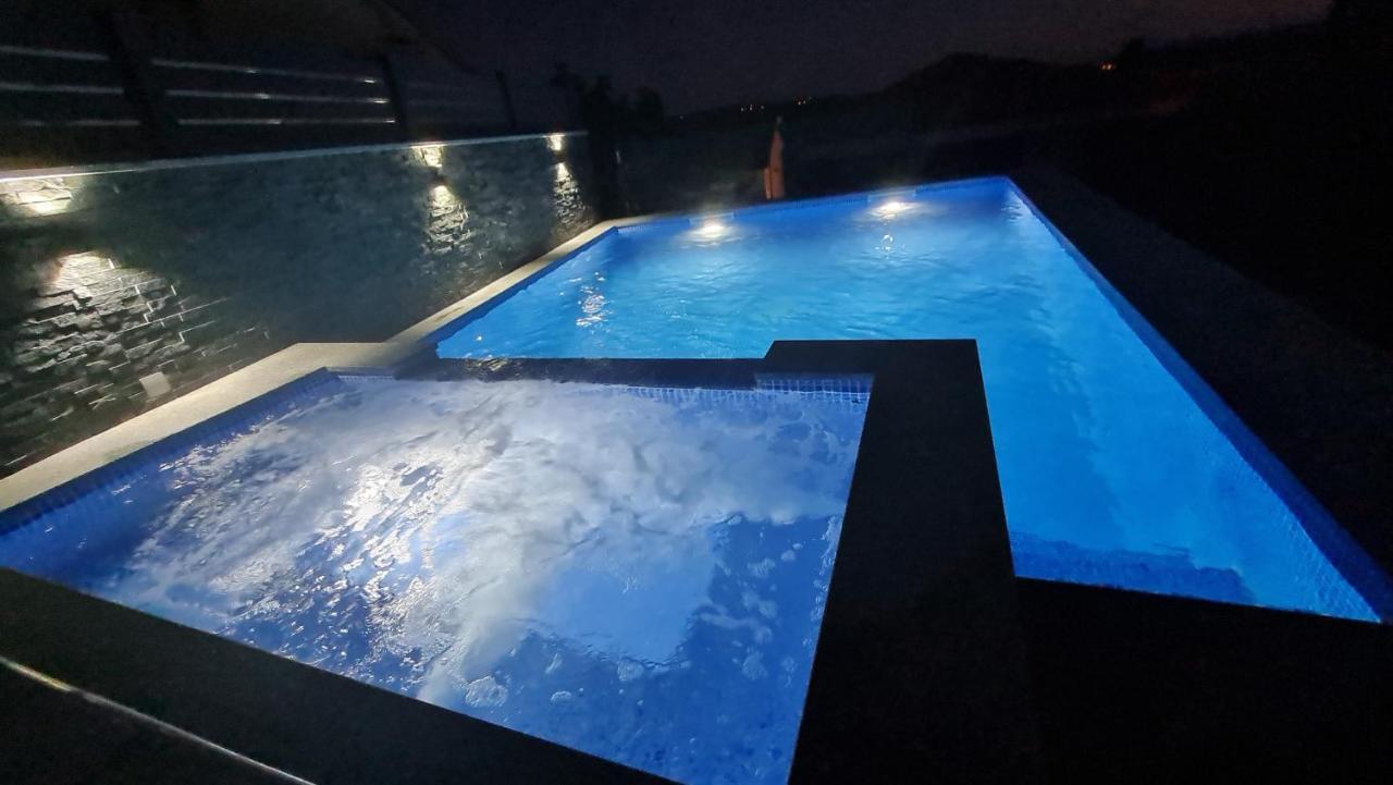 Apartments Blazevic, Heated Pool&Jacuzzi ดรามัลย์ ภายนอก รูปภาพ