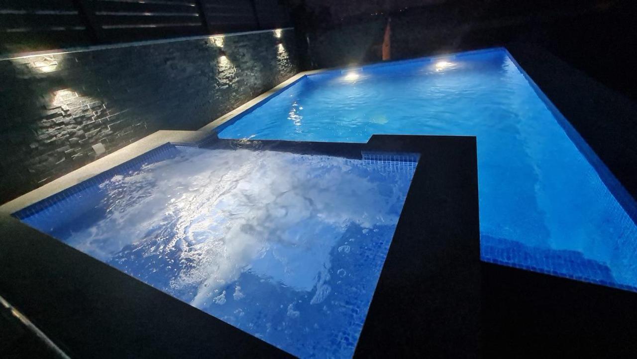 Apartments Blazevic, Heated Pool&Jacuzzi ดรามัลย์ ภายนอก รูปภาพ